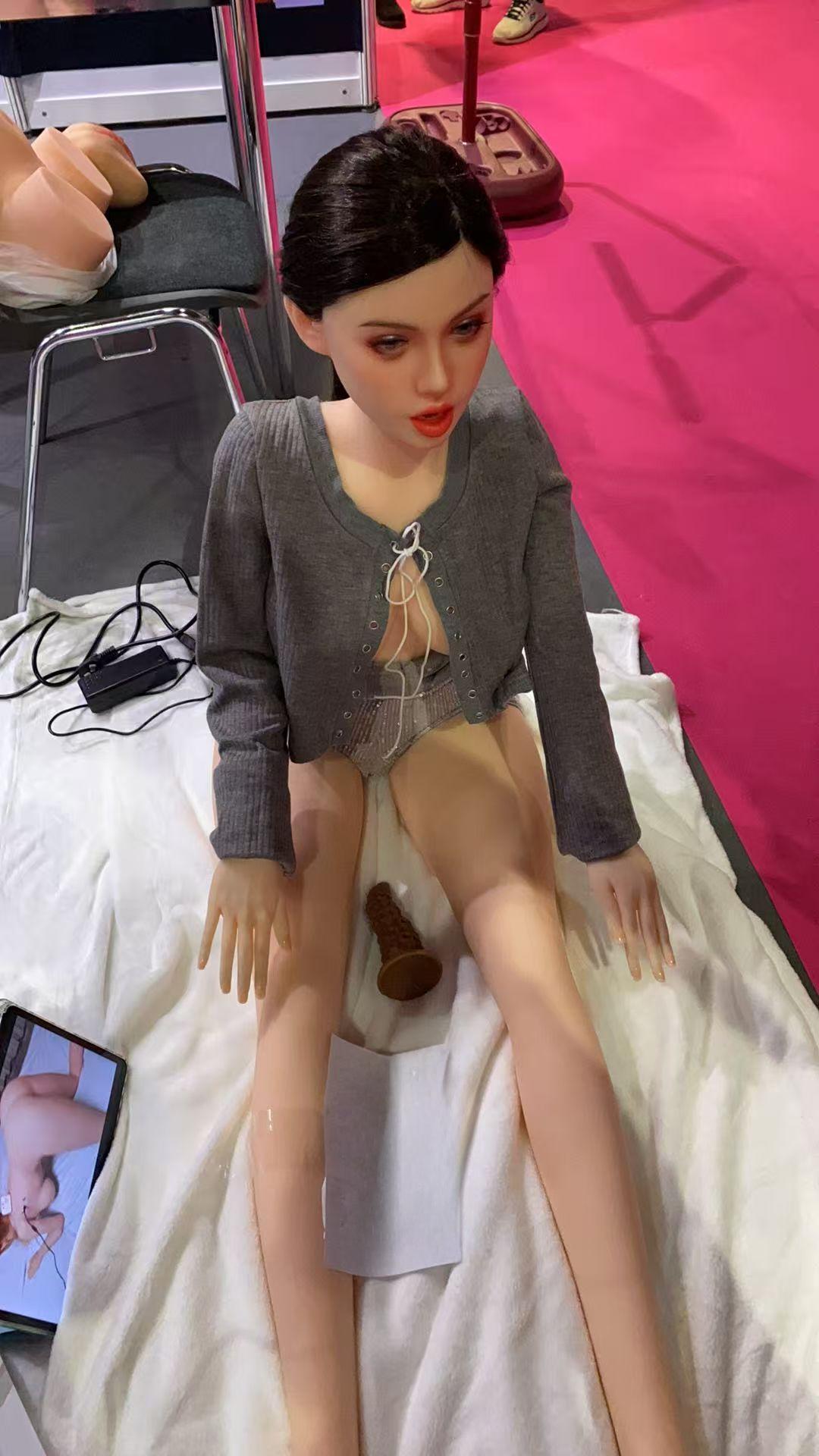 2025 Germany Venus Expo Sample EU Stock - RIDMII Unique Design Fiora 164cm #1130E Silicone ROS Head Sex Doll TPE Body Orlal Sex Adult Love Doll 2 In 1 Vagina Sucking + Auto Wigging Function with Clothes